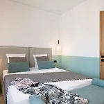 Domi Luxury By Cura Collection Апартаменти