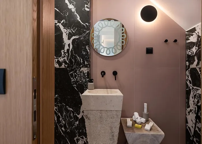 Domi Luxury By Cura Collection *